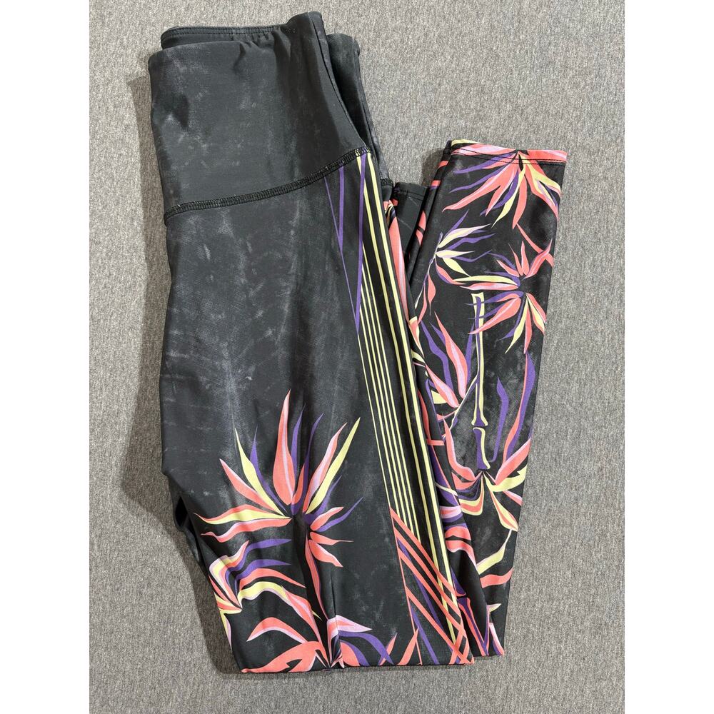 Onzie x Peloton | Women Origami Cropped High Waist Leaf Print Leggings | Medium